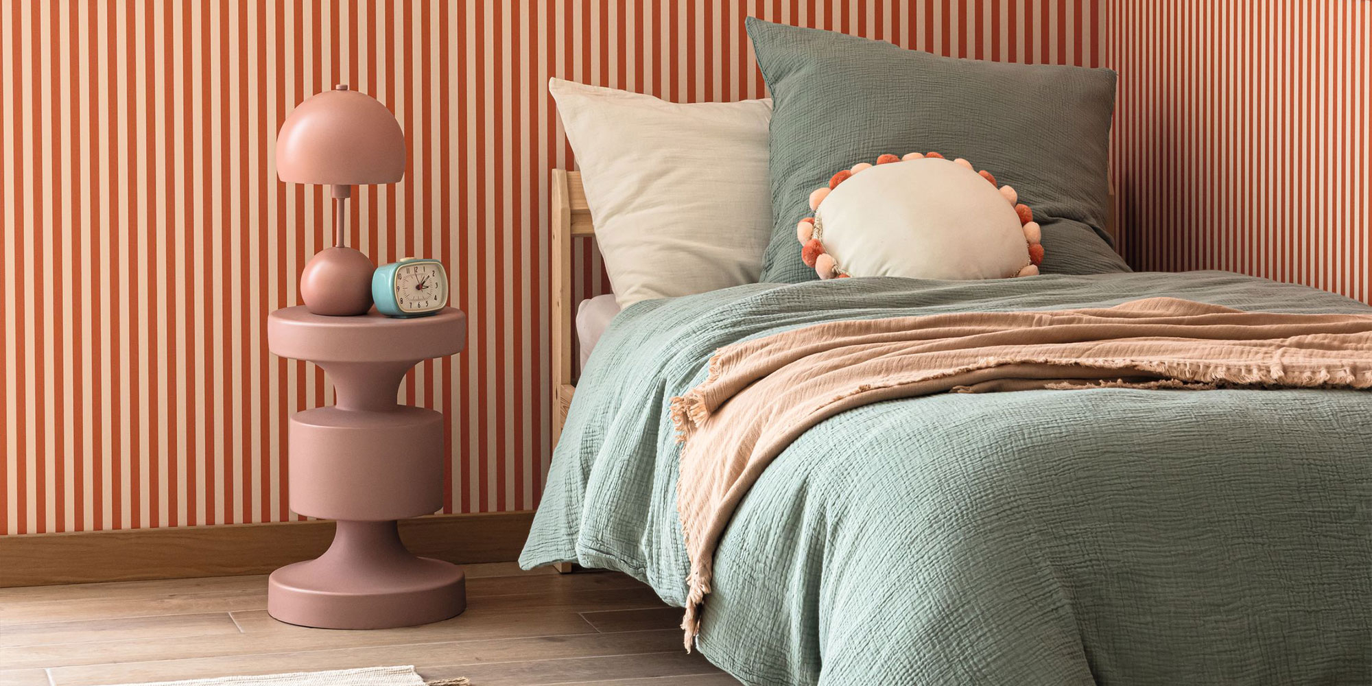 streifen_tapete_kinderzimmer_apricot_rosa_streifenmuster_themenwelten_kindertapeten_kr