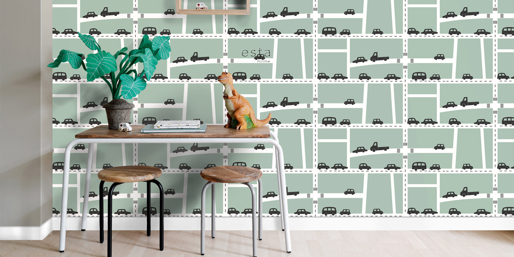 Mintgrüne Straßentapete mit kleinen schwarzen Fahrzeugen.