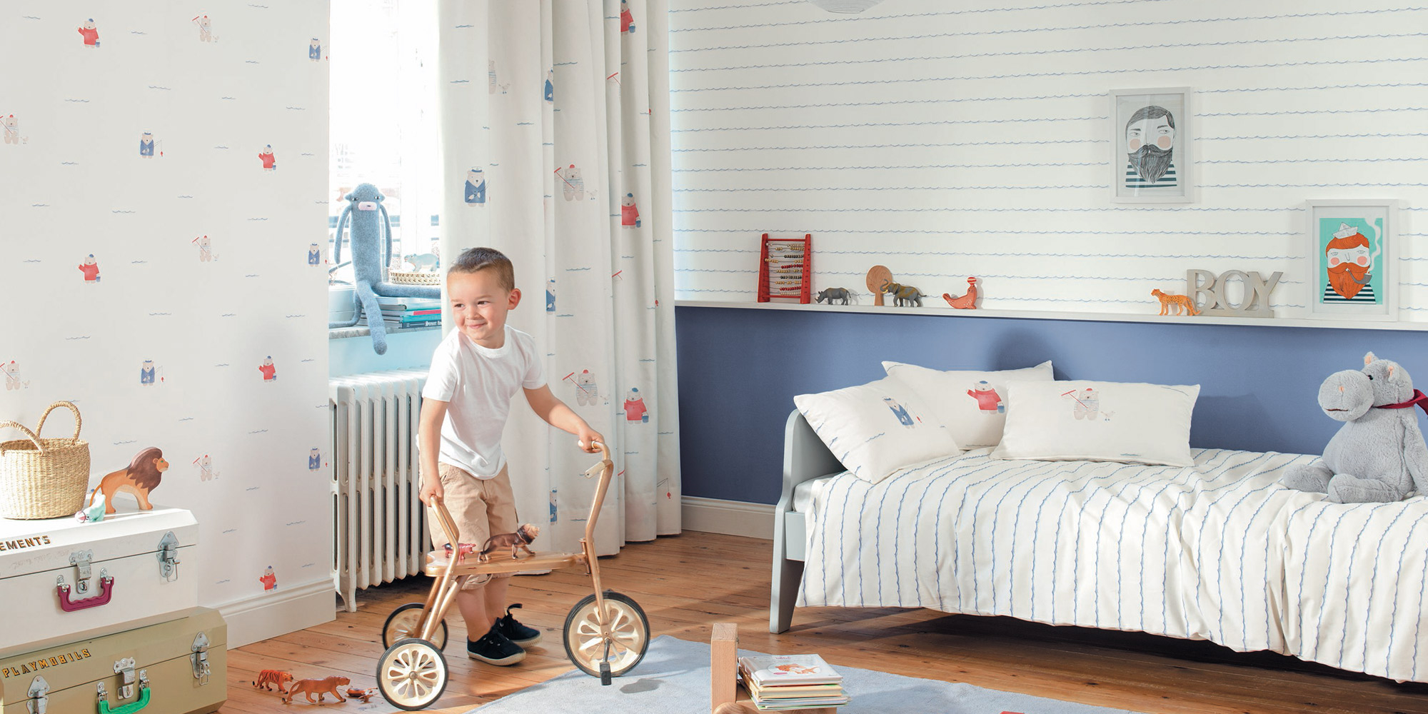 Maritime Seitenschaldekoration mit kleinen Seebären für das Kinderzimmer.