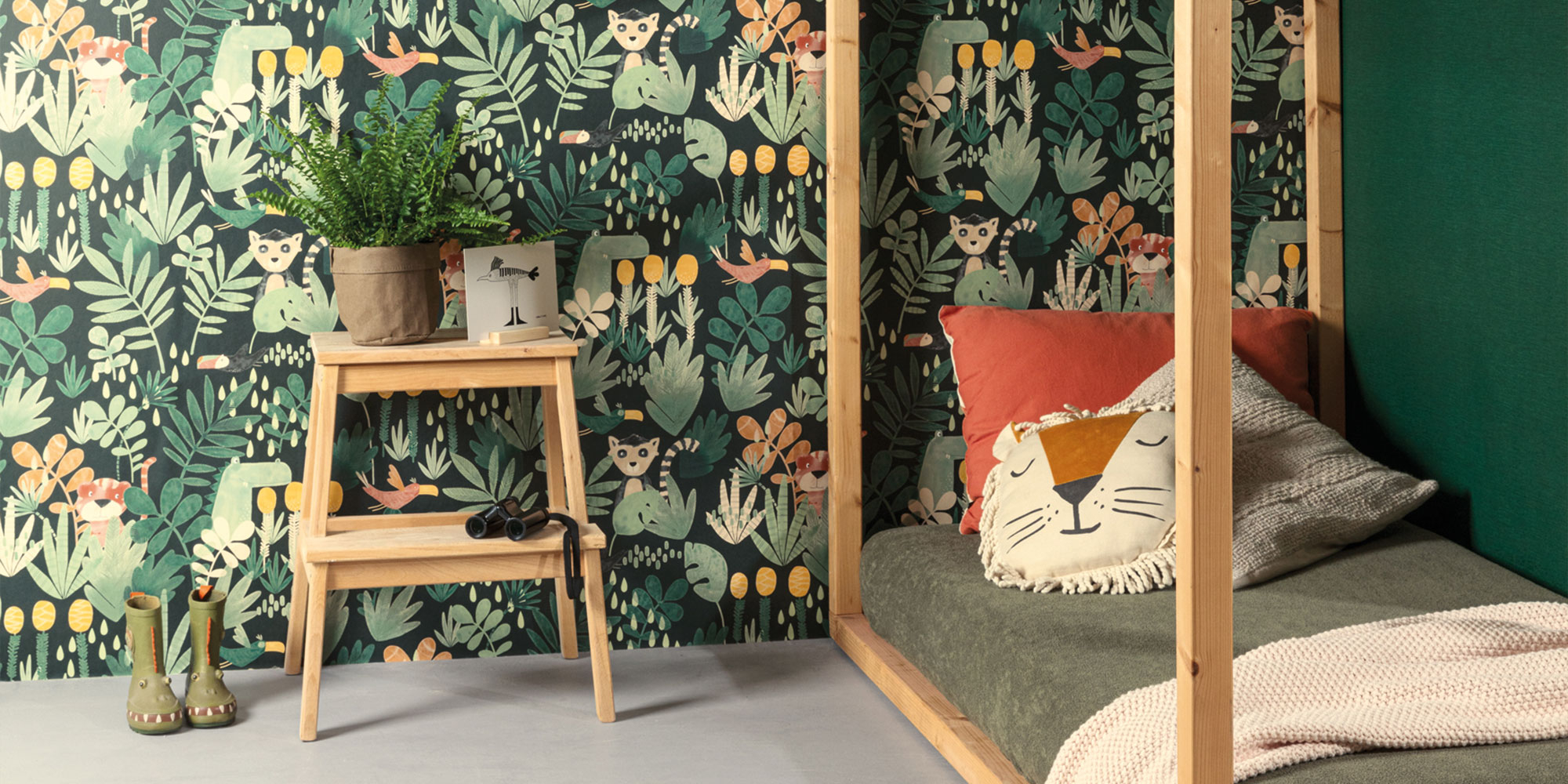 safari_dschungel_tapete_kinderzimmer_gruen_dschungel_tiere_themenwelten_kindertapeten_kr
