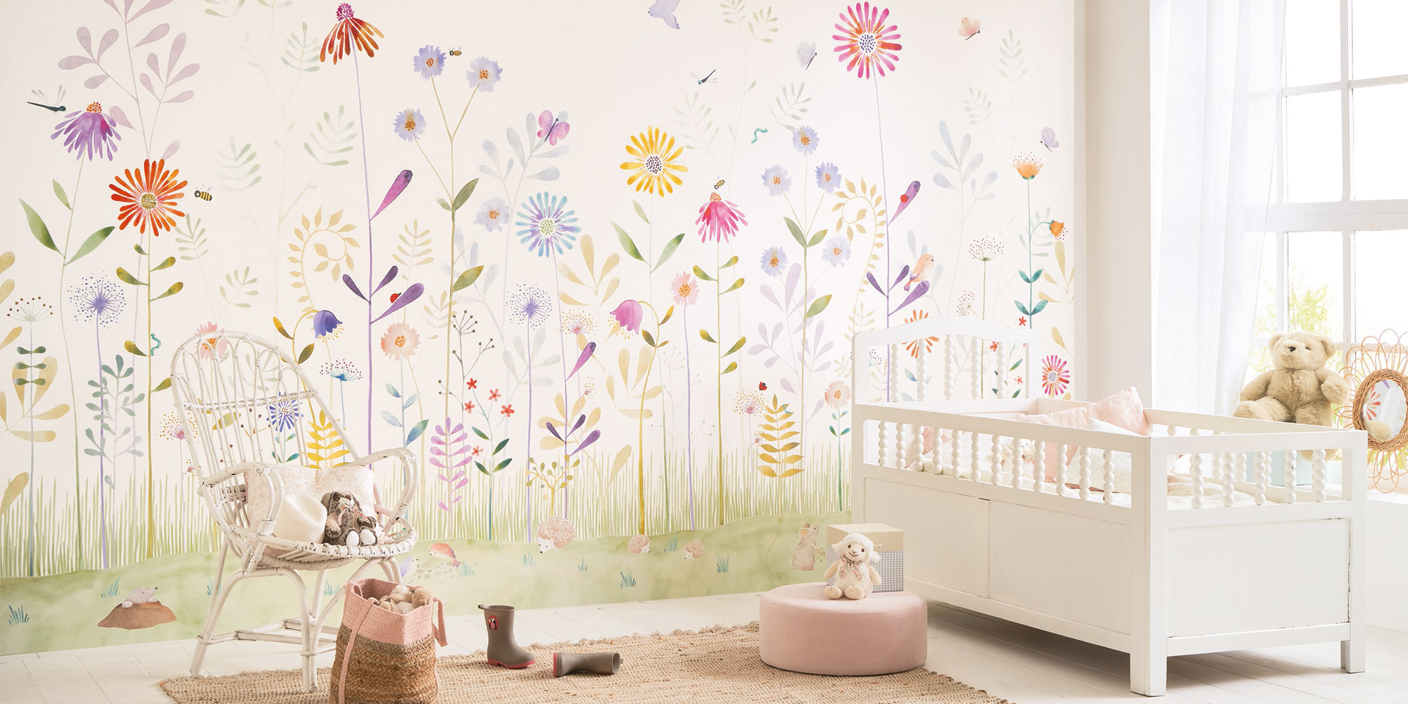 Wandbild für das Mädchenzimmer mit einer pastellfarbenen Sommerblumenwiese