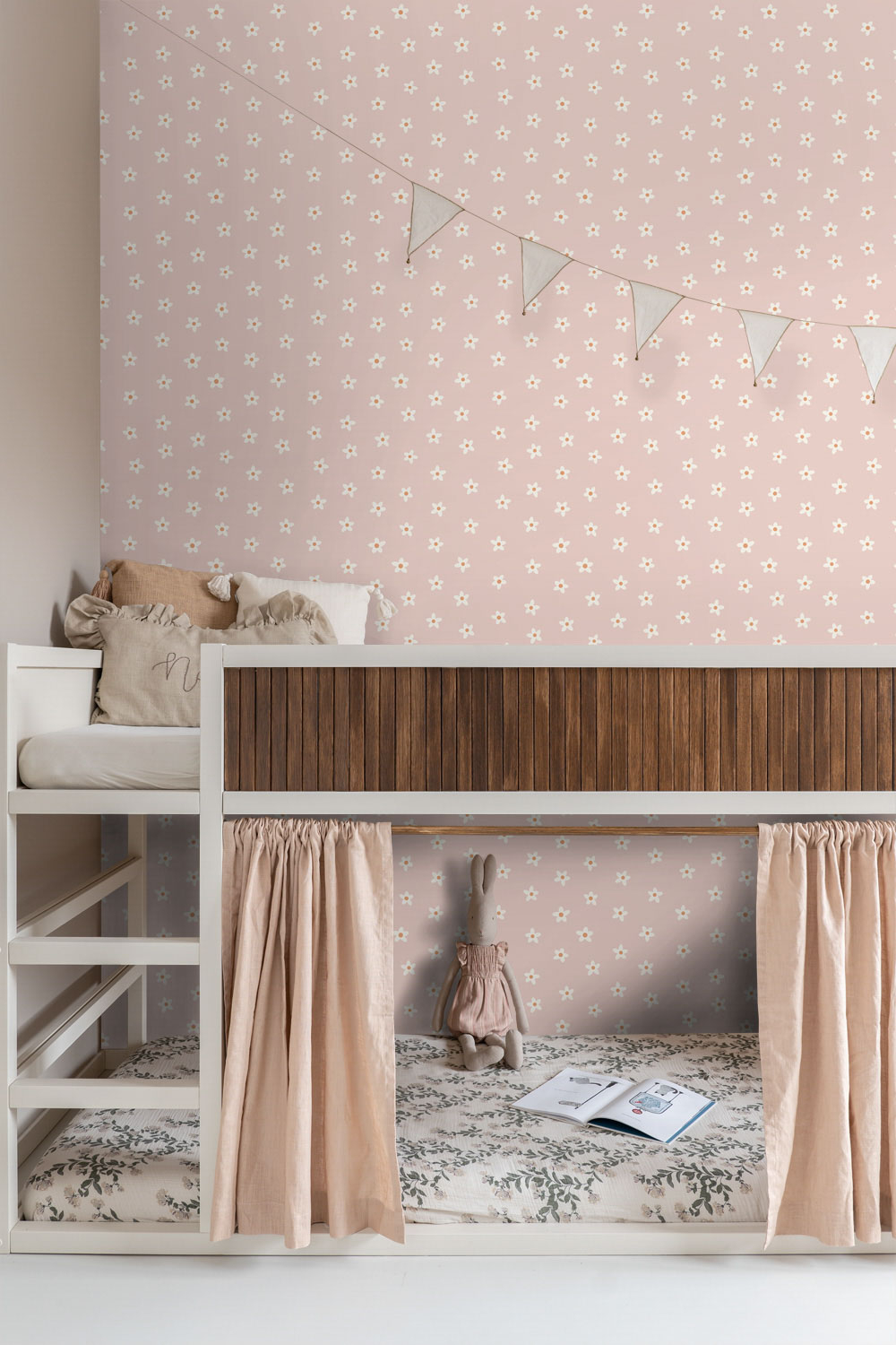 Mädchenzimmer Blumentapete kleine süße Gänseblümchen rosa