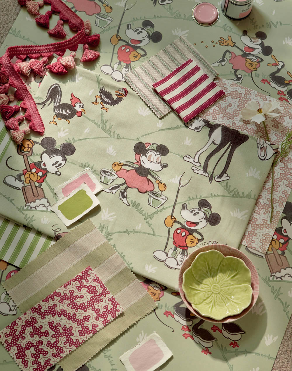 Non-woven wallpaper Mickey and Minnie Farm Disney pastel green DDIW217266-60-DDIW217266.1M
