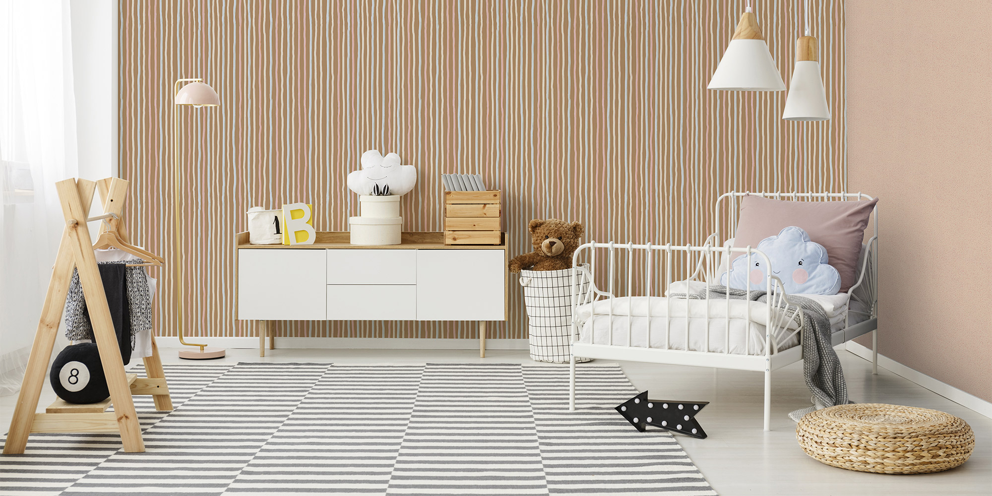 Bunte Streifentapete für Kinder aus PVC freiem Tapetenvlies.