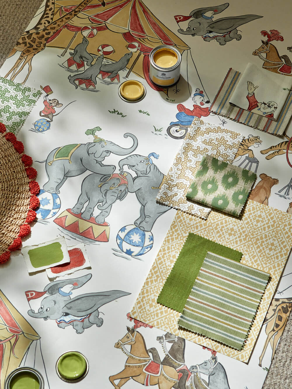 Vliestapete Dumbo der fliegende Elefant Zirkus Disney Tiere beige DDIW217284-60-DDIW217284.1M