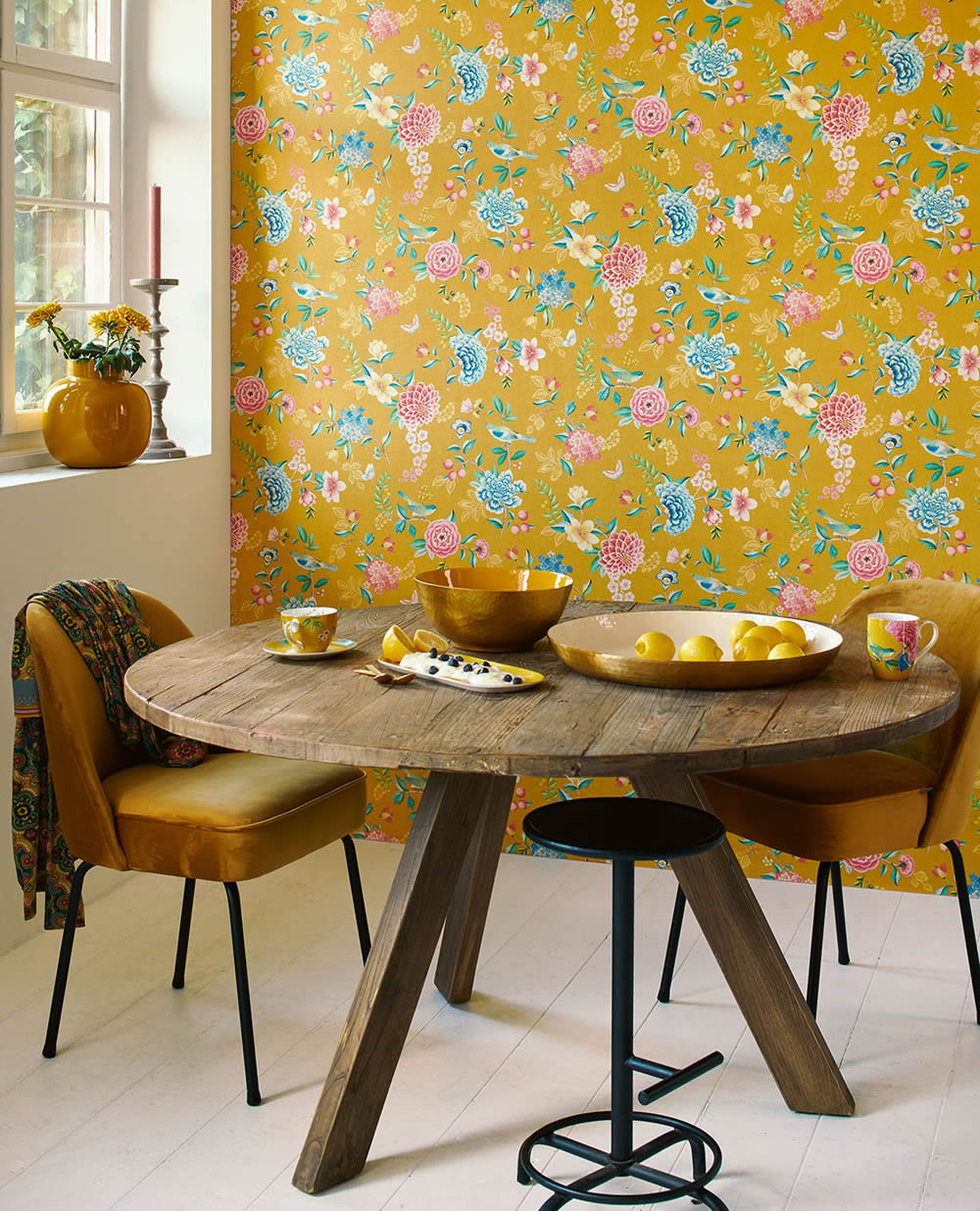 Wallpaper non-woven sun-yellow flowers Pip Studio 5 300104-55-300104