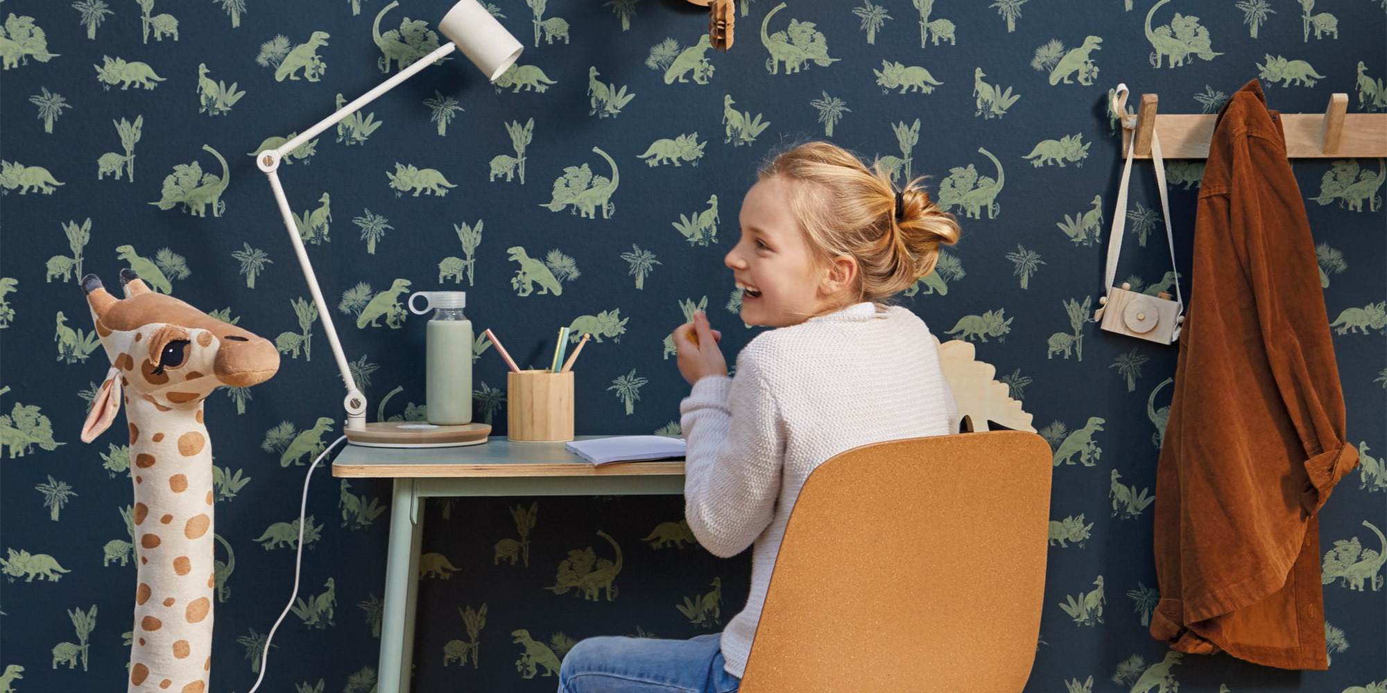 Blaue Dinotapete für das Kinderzimmer.