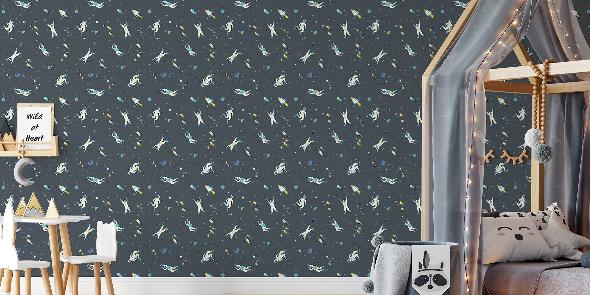 Dunkelblaue Kinderzimmertapete mit Astronauten für ein Kinderzimmer im Weltraum Look