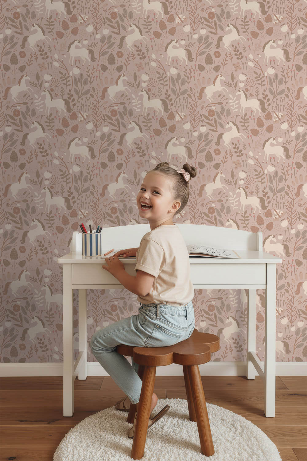 Süße Mädchen Einhorntapete märchenhafte Vliestapete beige