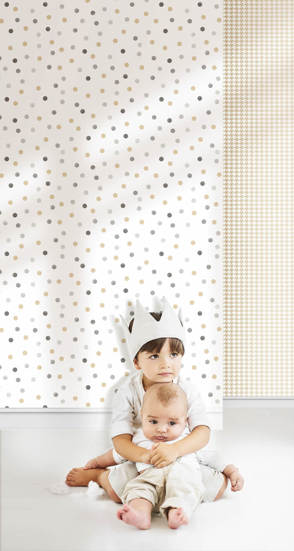 Sprenkel Weiß grau und beige Tapete Mondobaby Rasch Textil 113023-23-113023.1M