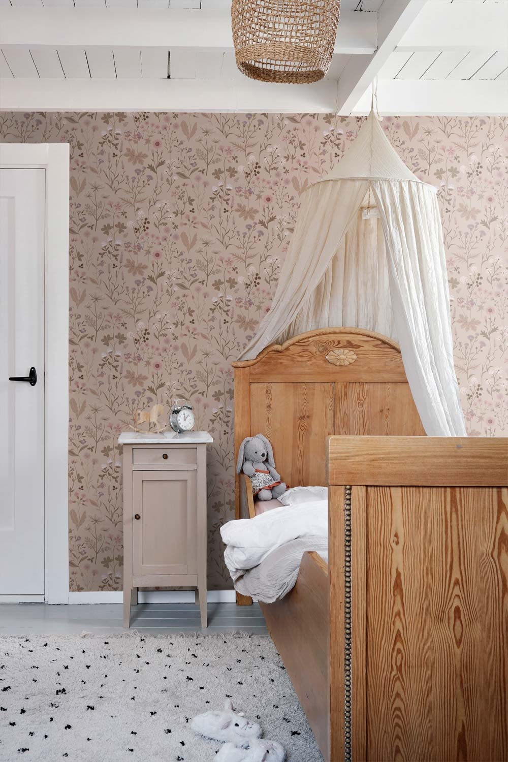 Wildflowers floral pattern wallpaper girls room dusty pink