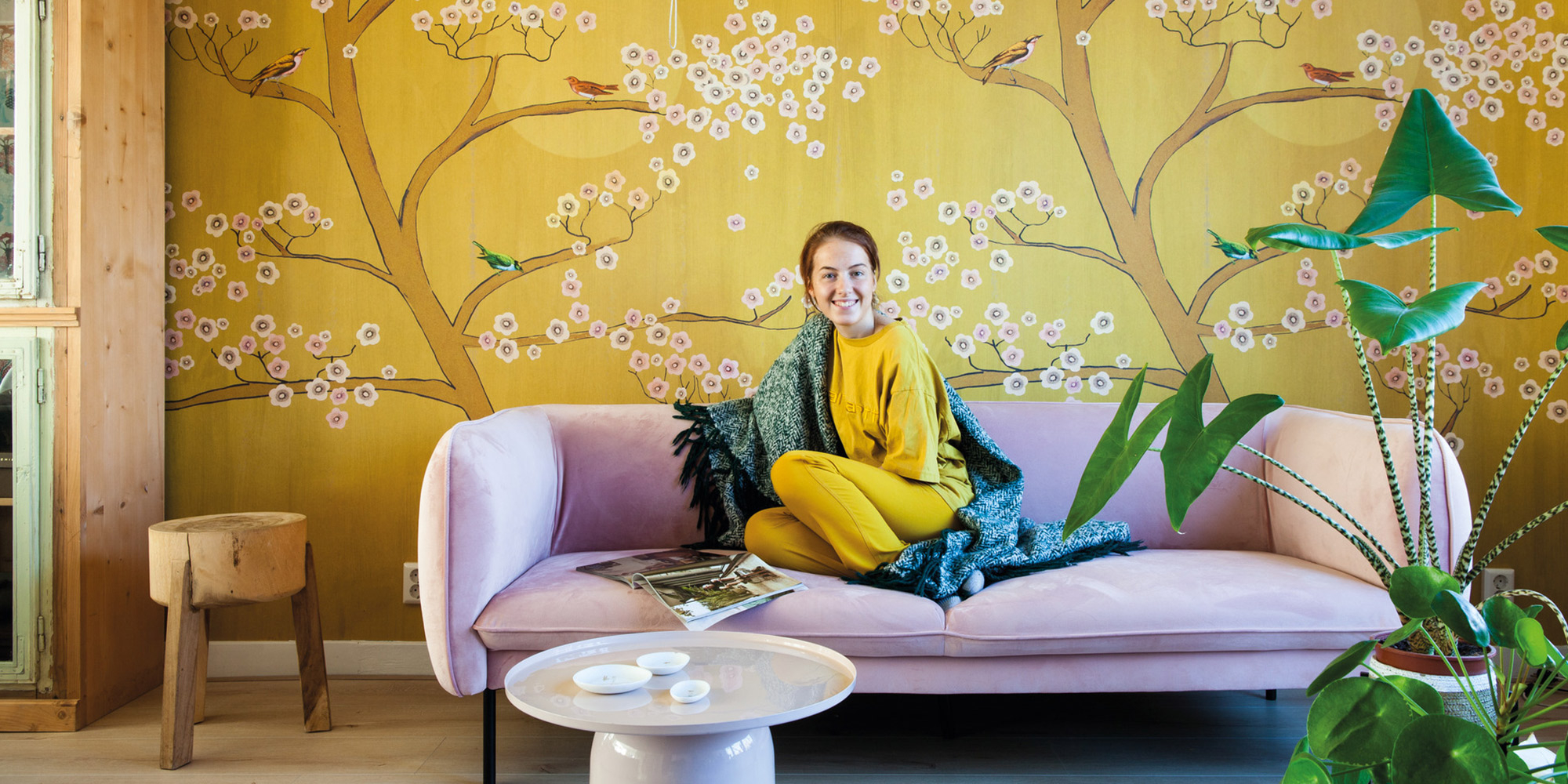 Kirschblüten Wandbild in gelb mit rosafarbenen Blüten für das Teeniezimmer