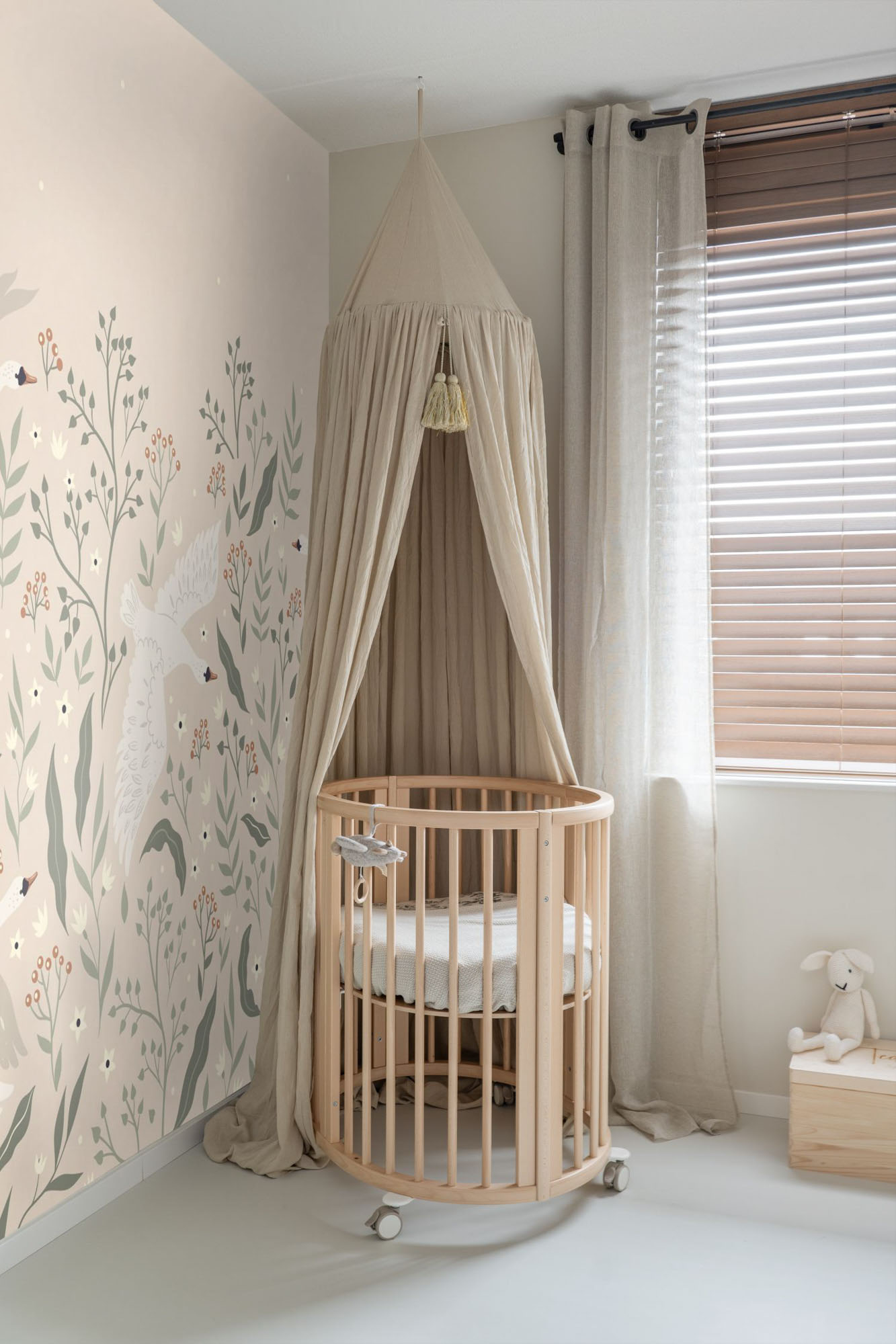 Wandbild fliegende Schwäne Wildblumen Vlies 5 Bahnen beige