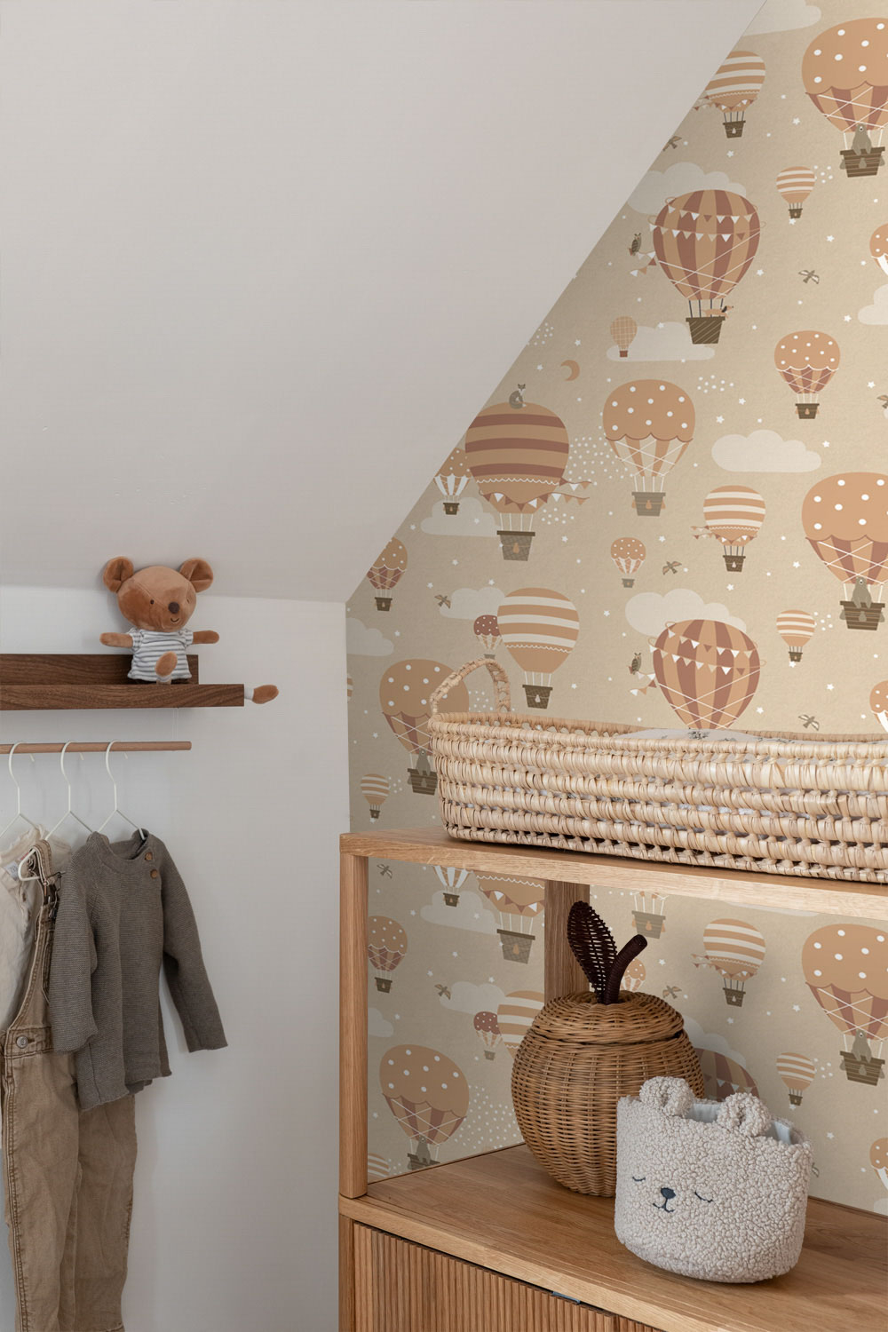 Heißluftballons fliegende Bären und Dackel Vliestapete beige