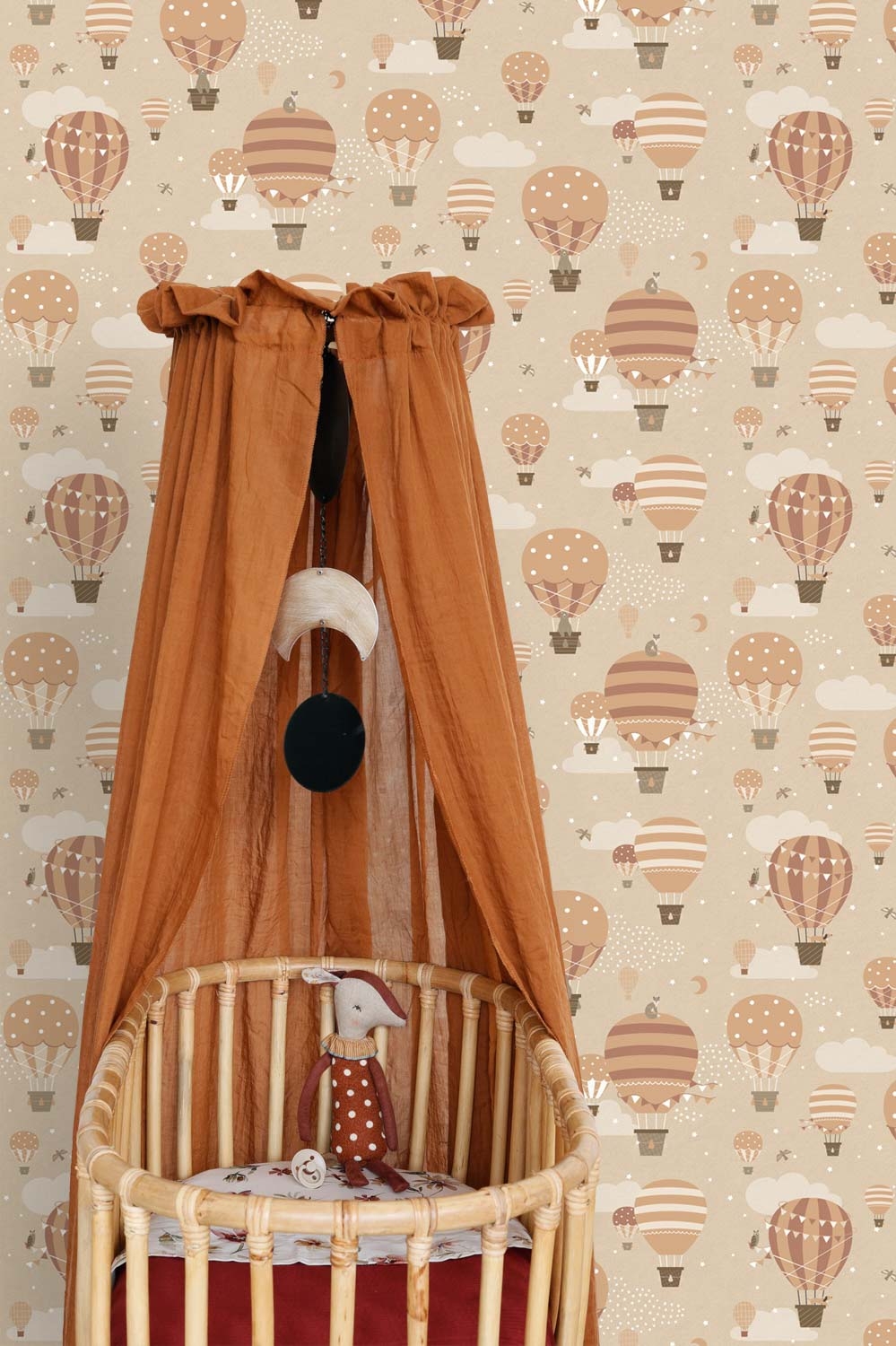 Heißluftballons fliegende Bären und Dackel Vliestapete beige