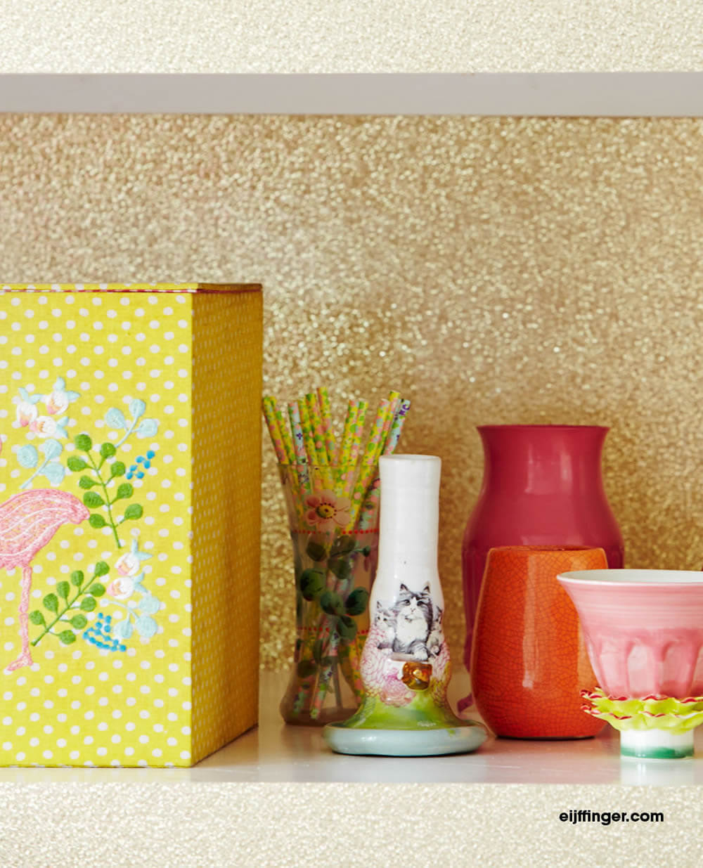 Gold non-woven wallpaper glitter pigments shine-55-383582