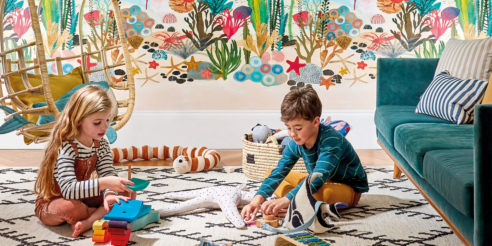 Buntes Unterwasserwandbild aus hochwertigem Tapetenvlies von Sanderson.