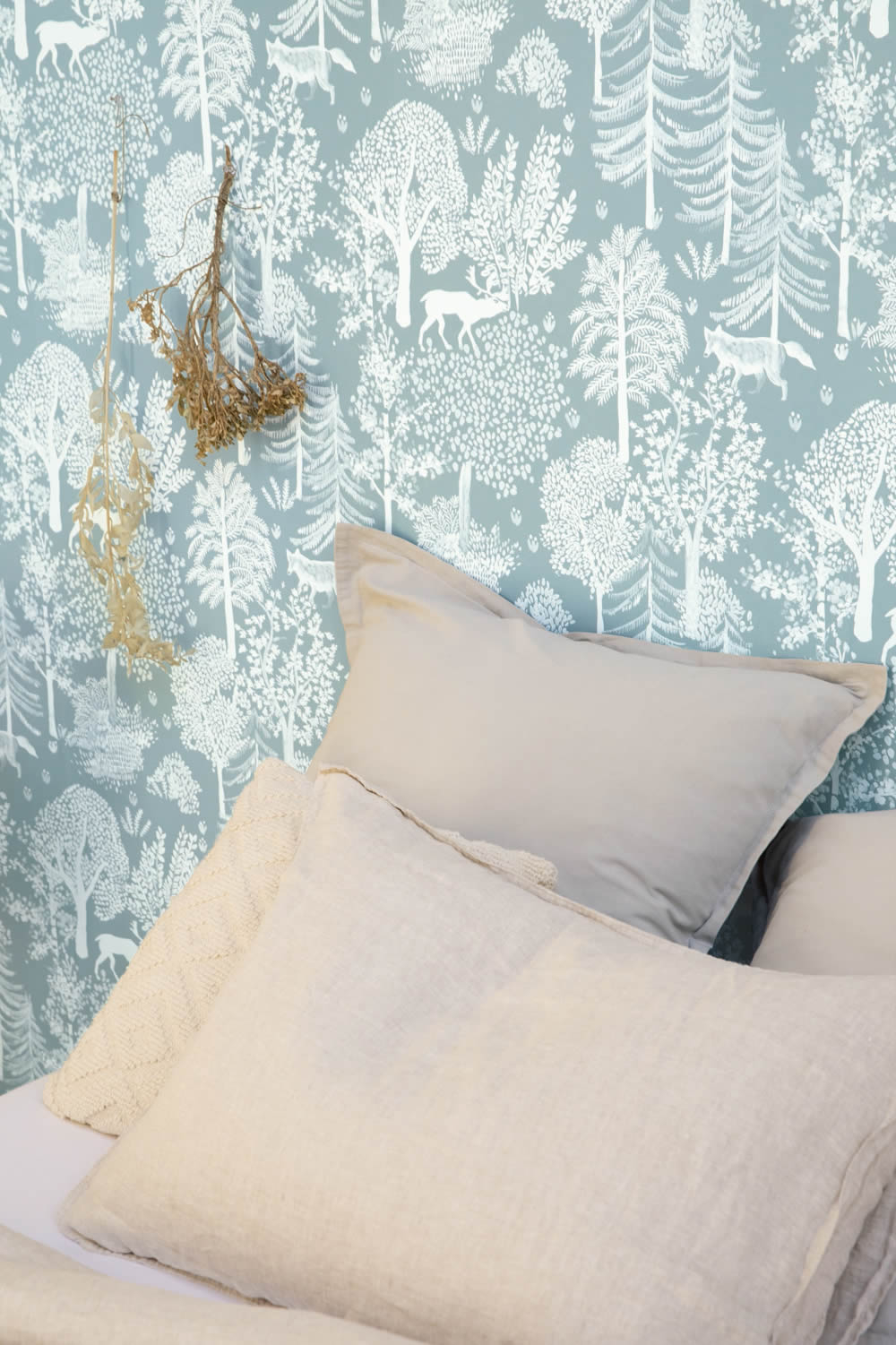 Nature motif wallpaper blue and white Caselio - La Foret Texdecor FRT102936033-36-FRT102936033.1M