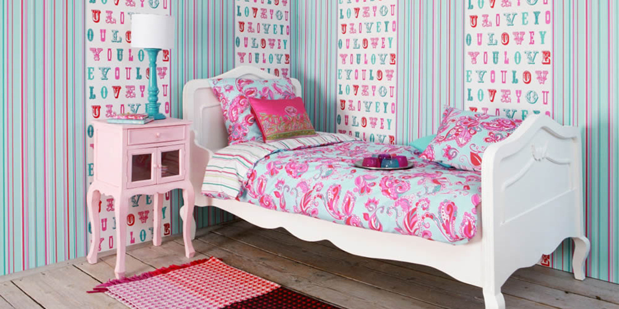 Bettwäsche mit Paisley Muster in Türkies und Pink.