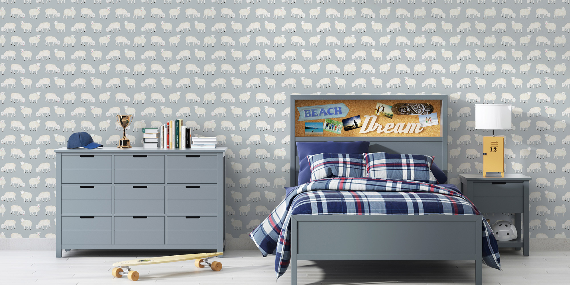 PVC-freie Kindertapete in hellem Blaugrau mit weißen Schafen