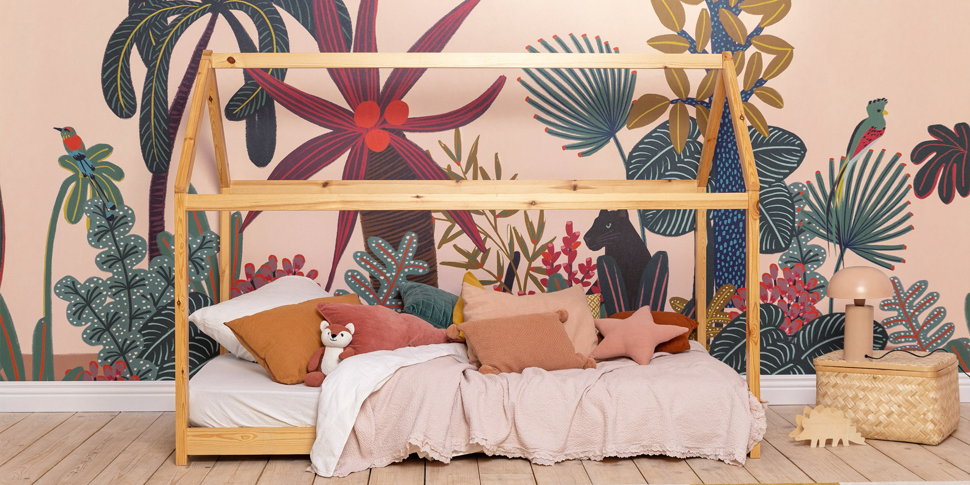 Junglewandbild in rosa und grün für das Mädchenzimmer.