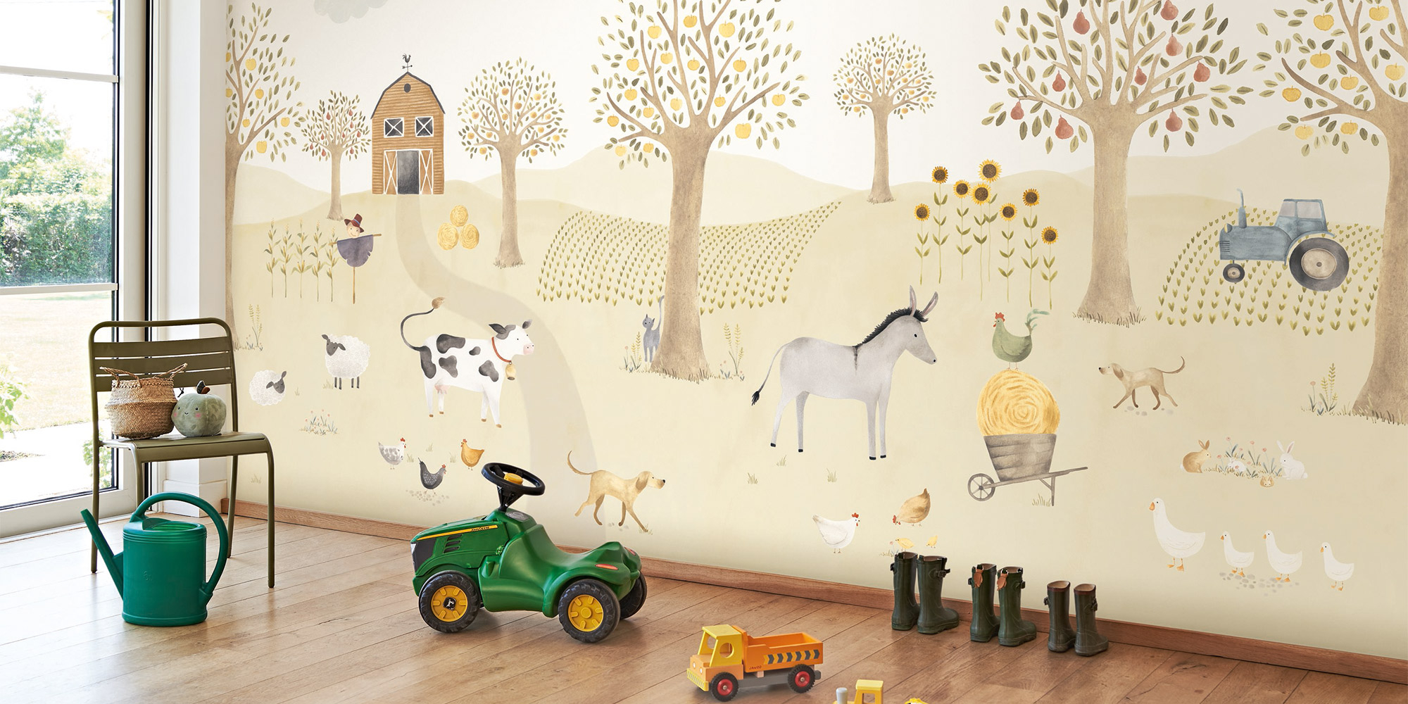 Bauernhofwandbild mit Tieren, Bäumen und einem Traktor für das Kinderzimmer.