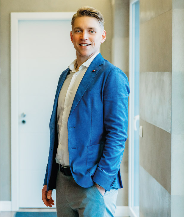 Bauleiter und Sohn der Geschäftsführung Felix Ewering. Felix Ewering als die nächste Generation des Familienbetriebs der Firma Ewering.