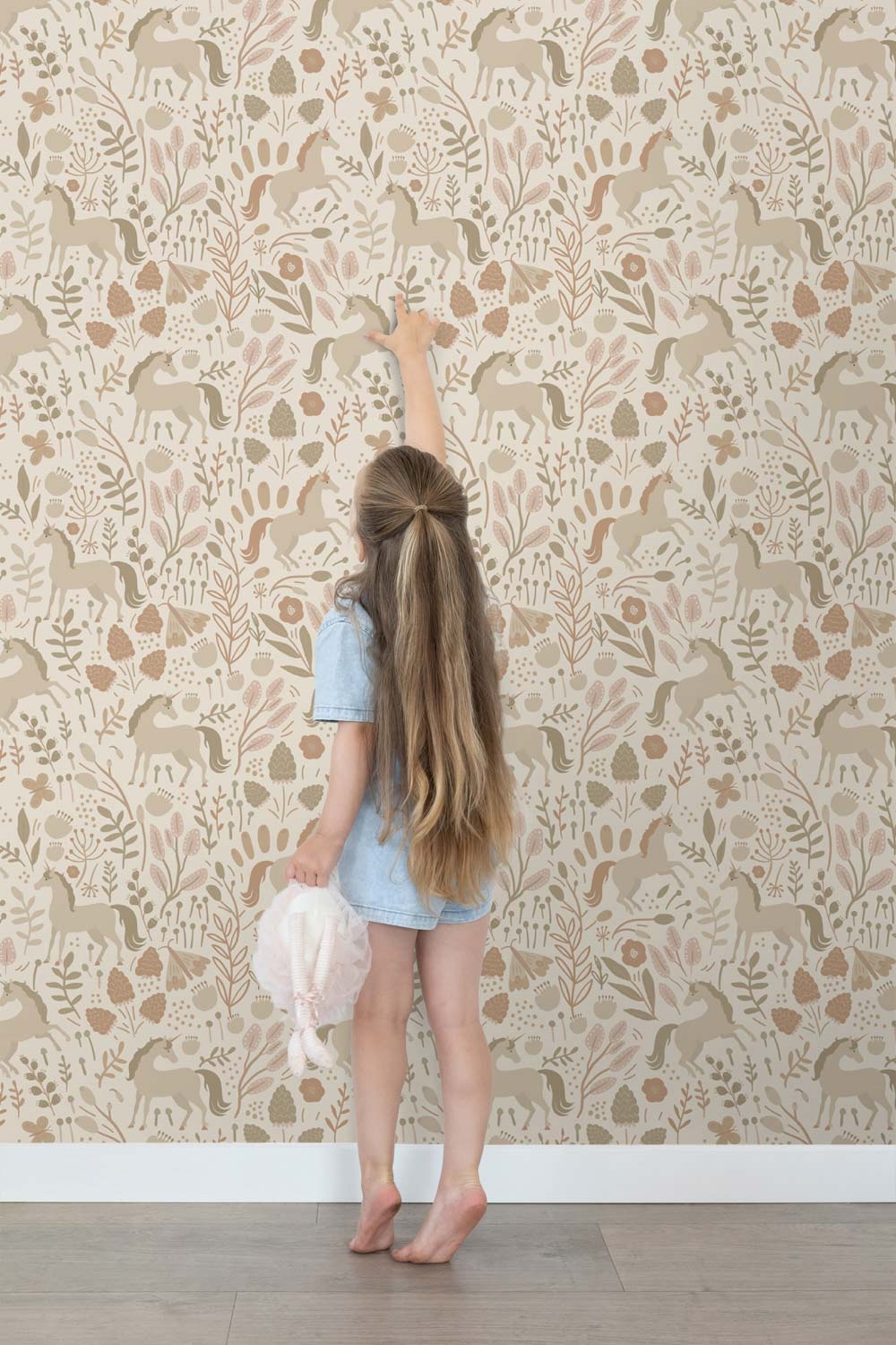 Mädchen Kinderzimmer Einhorn Wildblumen Vliestapete beige