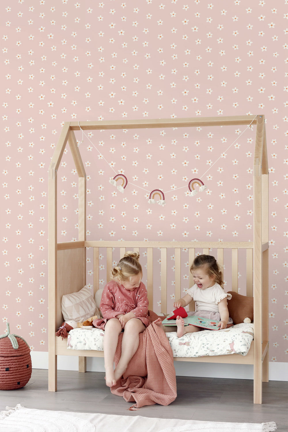 Mädchenzimmer Blumentapete kleine süße Gänseblümchen rosa