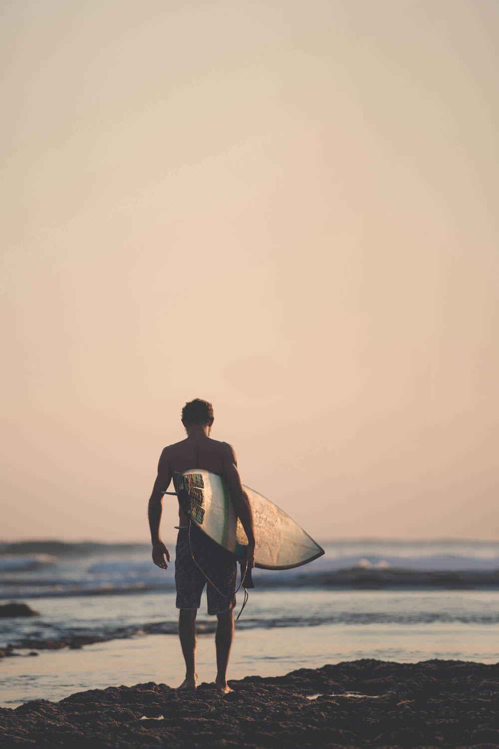 Photo wallpaper surfer beach evening-23-158847